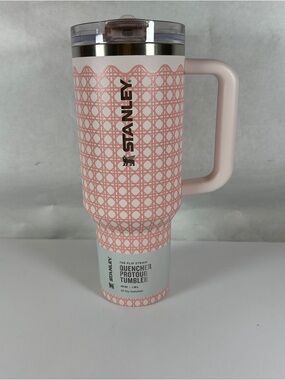 Stanley 40oz Quencher Protour Tumbler in Rose Quartz Rattan. NWT